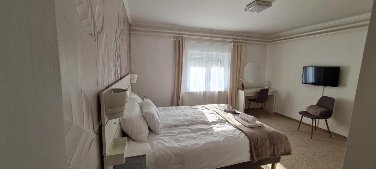 Lugas Apartman Miskolctapolca 2 Haloszoba Dezsa Es Jakuzzi Koezel A Barlangfuerdohoez Extérieur photo