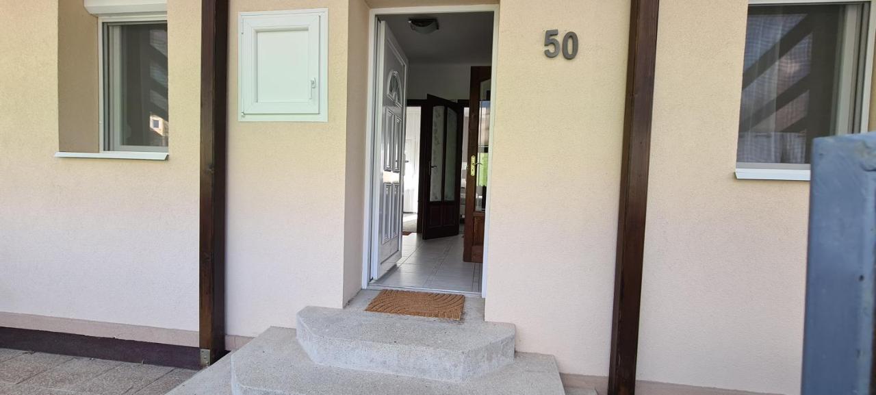 Lugas Apartman Miskolctapolca 2 Haloszoba Dezsa Es Jakuzzi Koezel A Barlangfuerdohoez Extérieur photo