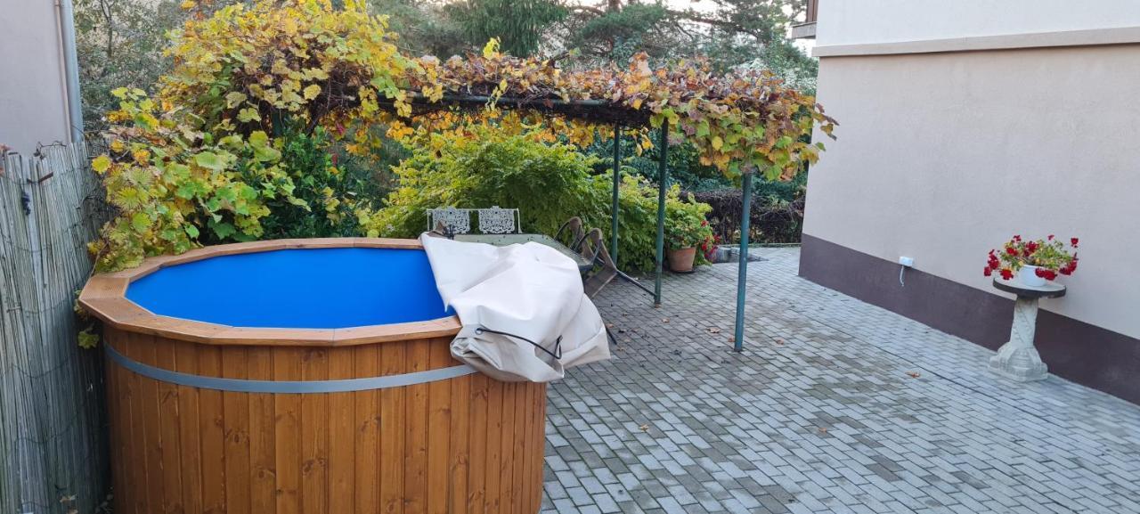 Lugas Apartman Miskolctapolca 2 Haloszoba Dezsa Es Jakuzzi Koezel A Barlangfuerdohoez Extérieur photo
