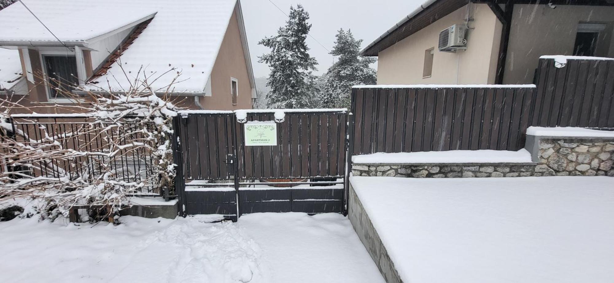 Lugas Apartman Miskolctapolca 2 Haloszoba Dezsa Es Jakuzzi Koezel A Barlangfuerdohoez Extérieur photo