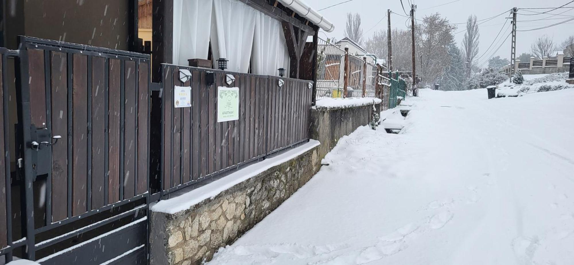 Lugas Apartman Miskolctapolca 2 Haloszoba Dezsa Es Jakuzzi Koezel A Barlangfuerdohoez Extérieur photo