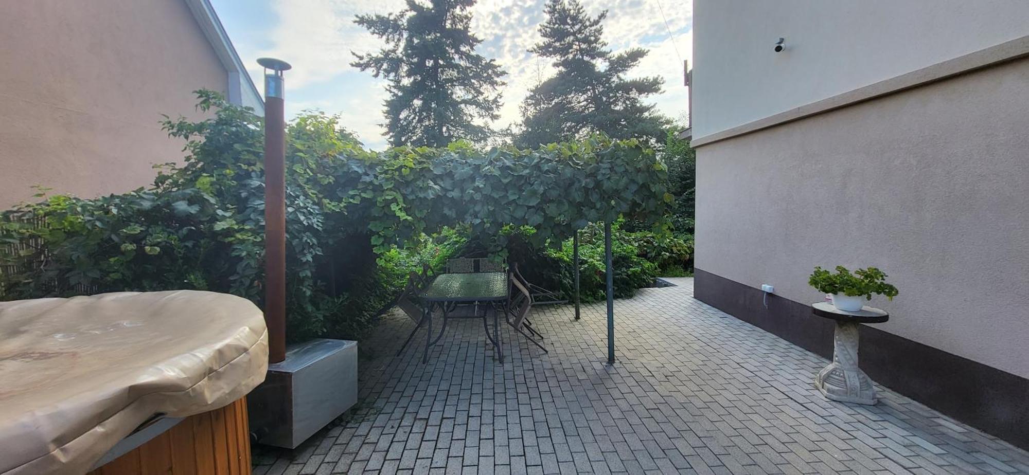 Lugas Apartman Miskolctapolca 2 Haloszoba Dezsa Es Jakuzzi Koezel A Barlangfuerdohoez Extérieur photo