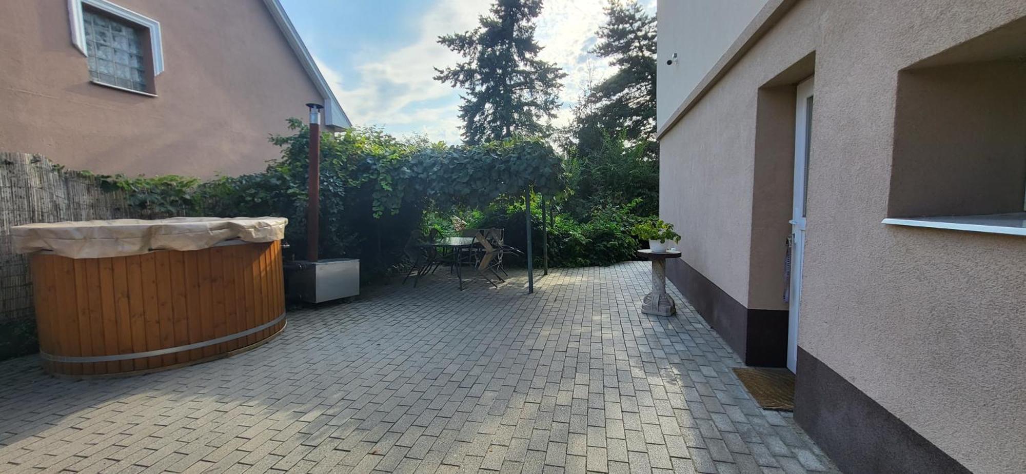 Lugas Apartman Miskolctapolca 2 Haloszoba Dezsa Es Jakuzzi Koezel A Barlangfuerdohoez Extérieur photo