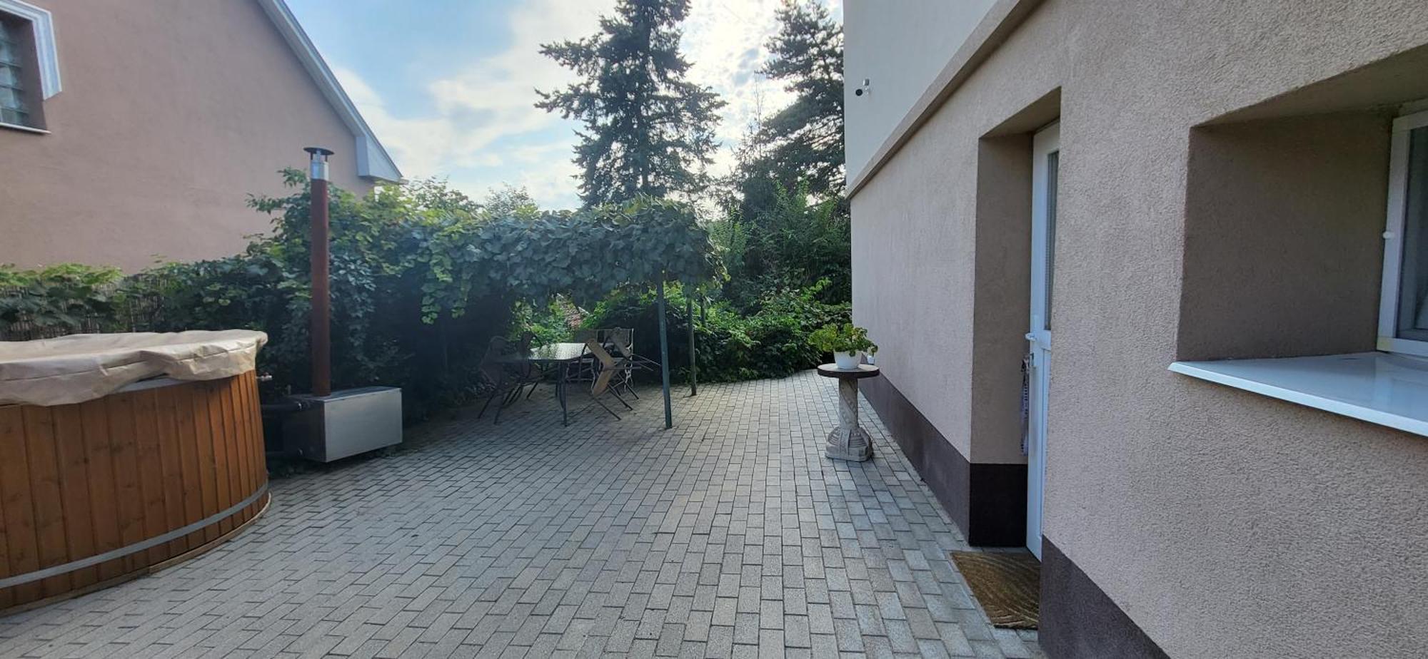 Lugas Apartman Miskolctapolca 2 Haloszoba Dezsa Es Jakuzzi Koezel A Barlangfuerdohoez Extérieur photo