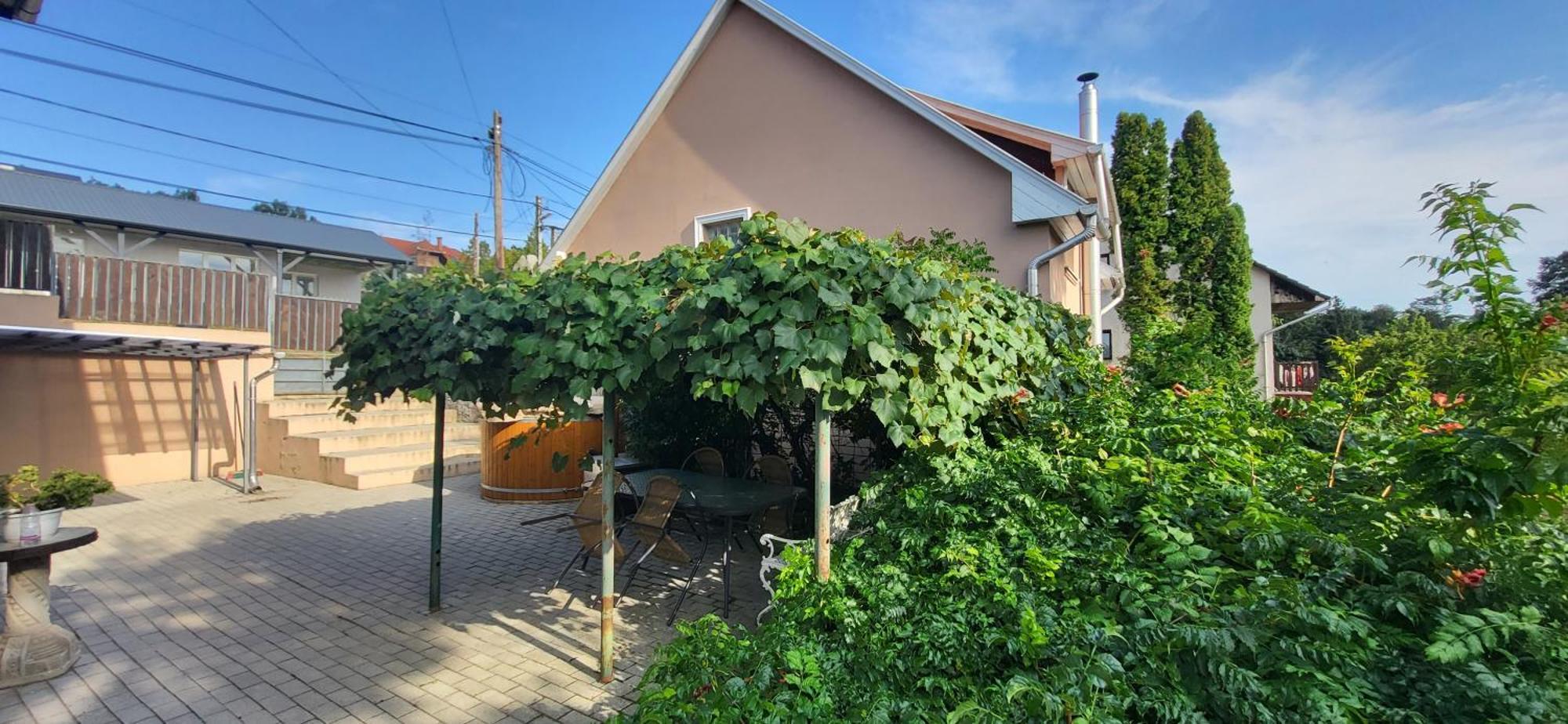 Lugas Apartman Miskolctapolca 2 Haloszoba Dezsa Es Jakuzzi Koezel A Barlangfuerdohoez Extérieur photo